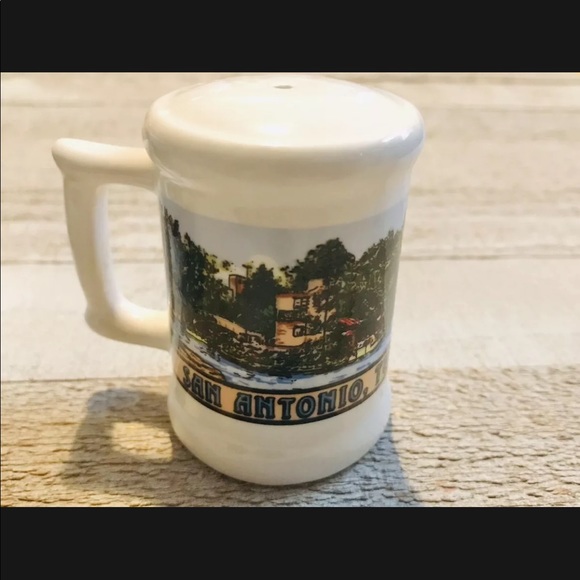 Vintage Salt And Pepper Shakers Texas Beer Stein Mugs San Antonio - Picture 8 of 8